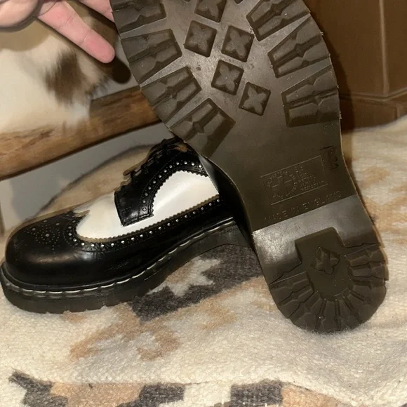 RARE Dr Martens Platform Leather Black and White dress shoes display picture 3